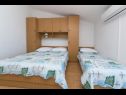 Apartementen Gordan - apartments by the sea: A1(3+1), A2(3+1), A3(2) Brist - Riviera Makarska  - Appartement - A2(3+1): slaapkamer