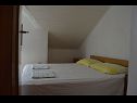 Apartementen Jozo - 150 m from pebble beach: A1(2), A2(2), A3(2), A4(4), A5(4) Gradac - Riviera Makarska  - Appartement - A5(4): slaapkamer