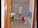 Apartementen Jozo - 150 m from pebble beach: A1(2), A2(2), A3(2), A4(4), A5(4) Gradac - Riviera Makarska  - Appartement - A4(4): badkamer met toilet
