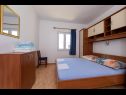 Apartementen Ruzica - with sea view: A1 - plavi(3+2), A2 - (2+2), A3 - zuti(3+2) Igrane - Riviera Makarska  - Appartement - A1 - plavi(3+2): slaapkamer