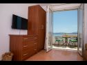 Apartementen Ruzica - with sea view: A1 - plavi(3+2), A2 - (2+2), A3 - zuti(3+2) Igrane - Riviera Makarska  - Appartement - A2 - (2+2): woonkamer