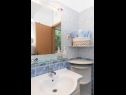 Apartementen Blue - 100 m from beach: A1(3+1) Igrane - Riviera Makarska  - Appartement - A1(3+1): badkamer met toilet