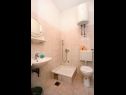 Apartementen Sunny - quiet and relaxing A1(2+2), A2(2+1) Makarska - Riviera Makarska  - Appartement - A2(2+1): badkamer met toilet