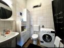 Apartementen Denis - great location & large terrace: A1(5) Makarska - Riviera Makarska  - Appartement - A1(5): badkamer met toilet