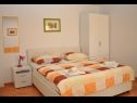 Apartementen Ivi - big parking and courtyard SA2(3), SA4(2+1), SA3(2+1), SA5(2+1), SA6(2+1) Makarska - Riviera Makarska  - Studio-appartment - SA3(2+1): slaapkamer