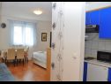 Apartementen Ivi - big parking and courtyard SA2(3), SA4(2+1), SA3(2+1), SA5(2+1), SA6(2+1) Makarska - Riviera Makarska  - Studio-appartment - SA4(2+1): keuken en eetkamer