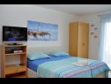 Apartementen Ivi - big parking and courtyard SA2(3), SA4(2+1), SA3(2+1), SA5(2+1), SA6(2+1) Makarska - Riviera Makarska  - Studio-appartment - SA5(2+1): slaapkamer