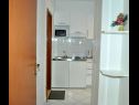 Apartementen en kamers Ljuba - 130 meter from sea SA1(2), SA2(2+1), SA6(2+1), A4(2+1), R3(2+1), R7(2+1) Makarska - Riviera Makarska  - Appartement - A4(2+1): keuken