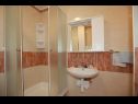 Apartementen Fila - large & close to the beach: A1(5) Makarska - Riviera Makarska  - Appartement - A1(5): badkamer met toilet