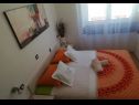 Apartementen JoviZ - 20m from the sea A1(3+1) Makarska - Riviera Makarska  - Appartement - A1(3+1): slaapkamer