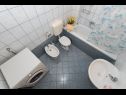 Apartementen Stan - with pool : A1(4) Makarska - Riviera Makarska  - Appartement - A1(4): badkamer met toilet