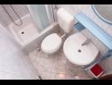 Apartementen Ruza - sea view: A1(4), A2(4), A4(3+2), SA5(2), SA6(2+1), SA7(2), A8(2+2) Makarska - Riviera Makarska  - Studio-appartment - SA7(2): badkamer met toilet