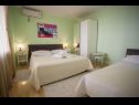 Apartementen Palmina - comfort apartment: A1 veliki (6),  A2 žuti (4+1), A3 lila (2), SA4 bijeli (2) Makarska - Riviera Makarska  - Appartement - A1 veliki (6): slaapkamer