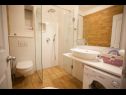 Apartementen Palmina - comfort apartment: A1 veliki (6),  A2 žuti (4+1), A3 lila (2), SA4 bijeli (2) Makarska - Riviera Makarska  - Appartement - A3 lila (2): badkamer met toilet