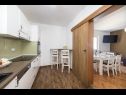 Apartementen Dolo - in centre: A1(5), A2(5) Makarska - Riviera Makarska  - Appartement - A1(5): keuken en eetkamer