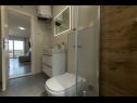 Apartementen Mario - with terace: A1(2+2), A2(4), A3(2+2) Makarska - Riviera Makarska  - Appartement - A1(2+2): badkamer met toilet