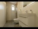 Apartementen Mario - with terace: A1(2+2), A2(4), A3(2+2) Makarska - Riviera Makarska  - Appartement - A2(4): badkamer met toilet