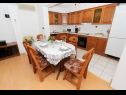 Apartementen Angel - nice garden: A1(4), SA(2) Makarska - Riviera Makarska  - Appartement - A1(4): keuken en eetkamer