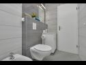 Apartementen Smi - 250 m from sea: A1 juzni(2+1), A2 sjeverni(2+1), A3(4) Makarska - Riviera Makarska  - Appartement - A2 sjeverni(2+1): badkamer met toilet