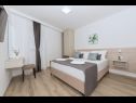 Apartementen Mari - 40m from the beach: A1(4+2) , A2(2+2), A3(2+2), A4(2+2), A5(2+2), A6(4+2) Makarska - Riviera Makarska  - Appartement - A1(4+2) : slaapkamer
