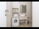 Apartementen Mari - 40m from the beach: A1(4+2) , A2(2+2), A3(2+2), A4(2+2), A5(2+2), A6(4+2) Makarska - Riviera Makarska  - Appartement - A2(2+2): badkamer met toilet