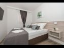 Apartementen Mari - 40m from the beach: A1(4+2) , A2(2+2), A3(2+2), A4(2+2), A5(2+2), A6(4+2) Makarska - Riviera Makarska  - Appartement - A3(2+2): slaapkamer