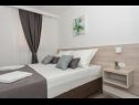 Apartementen Mari - 40m from the beach: A1(4+2) , A2(2+2), A3(2+2), A4(2+2), A5(2+2), A6(4+2) Makarska - Riviera Makarska  - Appartement - A3(2+2): slaapkamer