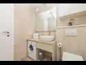 Apartementen Mari - 40m from the beach: A1(4+2) , A2(2+2), A3(2+2), A4(2+2), A5(2+2), A6(4+2) Makarska - Riviera Makarska  - Appartement - A4(2+2): badkamer met toilet