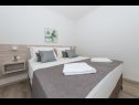Apartementen Mari - 40m from the beach: A1(4+2) , A2(2+2), A3(2+2), A4(2+2), A5(2+2), A6(4+2) Makarska - Riviera Makarska  - Appartement - A5(2+2): slaapkamer