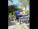 Apartementen Viki - seaview & garden terrace: A1(6) Makarska - Riviera Makarska  - tuinterras