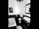 Apartementen Viki - seaview & garden terrace: A1(6) Makarska - Riviera Makarska  - Appartement - A1(6): badkamer met toilet