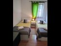 Apartementen Viki - seaview & garden terrace: A1(6) Makarska - Riviera Makarska  - Appartement - A1(6): slaapkamer