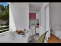 Apartementen Ivica - 100m from the beach: SA1(2+1) ljubicasti, SA3(2) narancasti Makarska - Riviera Makarska  - Studio-appartment - SA1(2+1) ljubicasti: keuken en eetkamer