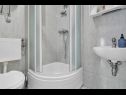 Apartementen Ivica - 100m from the beach: SA1(2+1) ljubicasti, SA3(2) narancasti Makarska - Riviera Makarska  - Studio-appartment - SA3(2) narancasti: badkamer met toilet