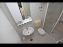 Apartementen Maja - 100 from the beach: A1- Galebovo krilo (2+2), A2-Uzorita (2+2), SA1(2) Podgora - Riviera Makarska  - Studio-appartment - SA1(2): badkamer met toilet
