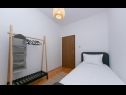 Apartementen Marin - 20m to the beach: A1(5) Podgora - Riviera Makarska  - Appartement - A1(5): slaapkamer