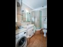 Apartementen Damir A1(4) Tucepi - Riviera Makarska  - Appartement - A1(4): badkamer met toilet
