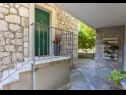Vakantiehuizen Ned H(4+1) Tucepi - Riviera Makarska  - Kroatië  - detail (huis en omgeving)
