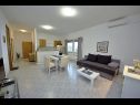 Apartementen Ivo - with pool: A1(6+1) Tucepi - Riviera Makarska  - Appartement - A1(6+1): woonkamer
