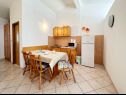 Apartementen Tomo - 10 m from beach: A1(2+2), SA2(2) Zaostrog - Riviera Makarska  - Appartement - A1(2+2): keuken en eetkamer