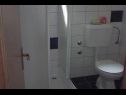 Apartementen Marija - 20 m from beach : A1(2+3), A3(2+2), A4(2+2), SA5(2+1) Betina - Eiland Murter  - Appartement - A3(2+2): badkamer met toilet