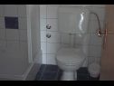 Apartementen Marija - 20 m from beach : A1(2+3), A3(2+2), A4(2+2), SA5(2+1) Betina - Eiland Murter  - Appartement - A4(2+2): badkamer met toilet
