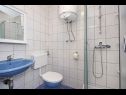 Apartementen Ines - central with free parking: A1(2+2), A2(2+2) Betina - Eiland Murter  - Appartement - A1(2+2): badkamer met toilet