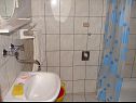Apartementen Dragan - Economy Apartments: A1 Veci (4+1), A2 Manji (4+1) Jezera - Eiland Murter  - Appartement - A2 Manji (4+1): badkamer met toilet