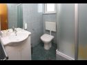 Apartementen Dragan  - close to the sea & center: A2(3+1), A3(3+1), A4(3+1), A5(3+1), A6(3+1) Jezera - Eiland Murter  - Appartement - A3(3+1): badkamer met toilet