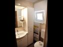 Apartementen Ema - 30m from the sea A1(4), A2(2+1), A3(5) Murter - Eiland Murter  - Appartement - A1(4): badkamer met toilet