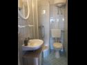 Apartementen Kova - 10 m from sea: A1(4) Murter - Eiland Murter  - Appartement - A1(4): badkamer met toilet