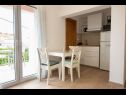Apartementen Mir - close to beach: SA1(2), SA2(2), SA3(2+1), SA4(2), A5(4) Duce - Riviera Omis  - Studio-appartment - SA3(2+1): keuken en eetkamer