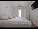 Apartementen Mir - close to beach: SA1(2), SA2(2), SA3(2+1), SA4(2), A5(4) Duce - Riviera Omis  - Appartement - A5(4): slaapkamer