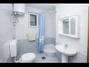 Apartementen Petar - free parking A1(3+1), A2(5) Dugi Rat - Riviera Omis  - Appartement - A2(5): badkamer met toilet